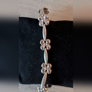 Clearance! Sterling Daisy Flower Bracelet 8.5"